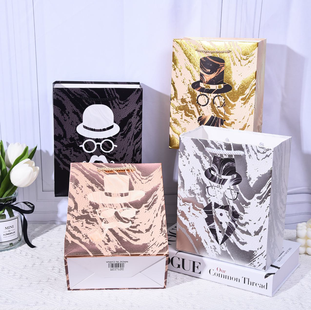 Bolsas de regalo Mod W3198 (valor es por docena que trae 4 modelos) Tamaños  mediano - grande